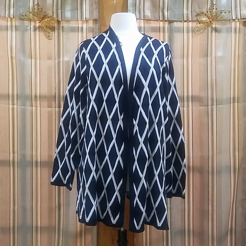 Beautiful Diamond Black/White and Tan Sweater